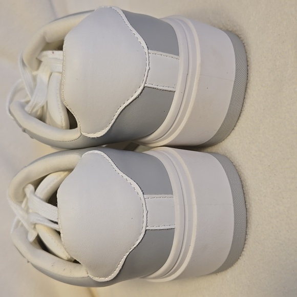 Madden Girl White With Gray Natalie Lace Up 1.5" Platform Sneakers Size 8.5 - Picture 5 of 8